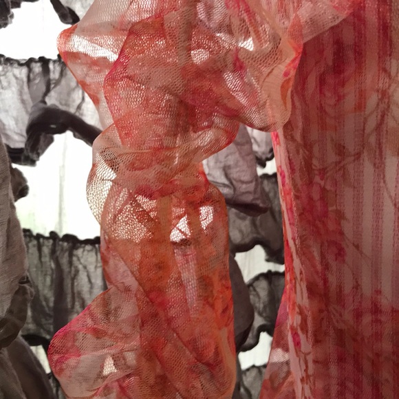 Zara NWT sheer floral blouse with ruched sleeves - Picture 5 of 6